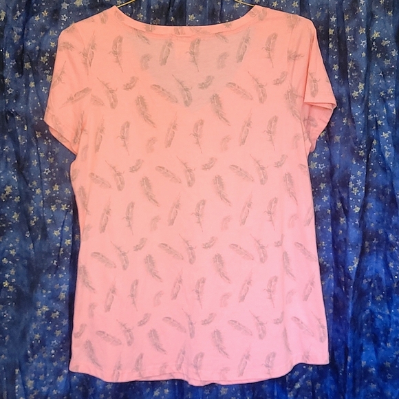 š3/$10 Curious Gypsy Neon Coral Pink Feather-print V-neck T-Shirt - Picture 7 of 8